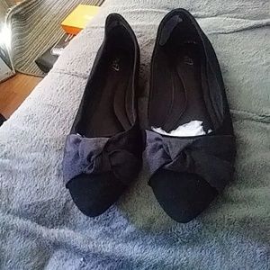 Black dress shoes